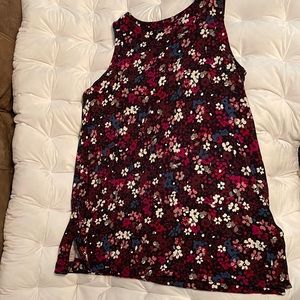 Sleeveless flowery cotton shirt size medium. The brand is j. Jill.